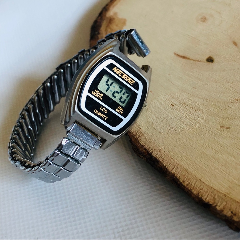 Retro Nelsonic LCD Quartz Watch Silver Toned